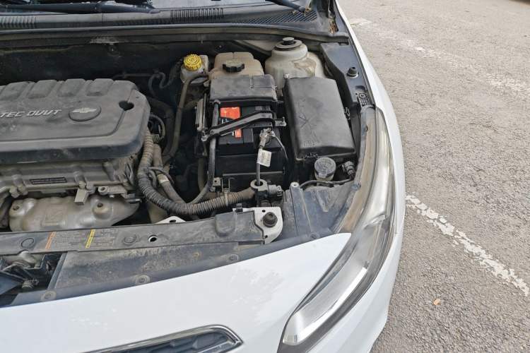 Used Chevrolet Cruze 2015 1.5L Classic SL MT Engine Bay Left