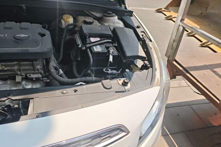 Used Chevrolet Cruze 2015 1.5L Classic SE MT Engine Bay Left