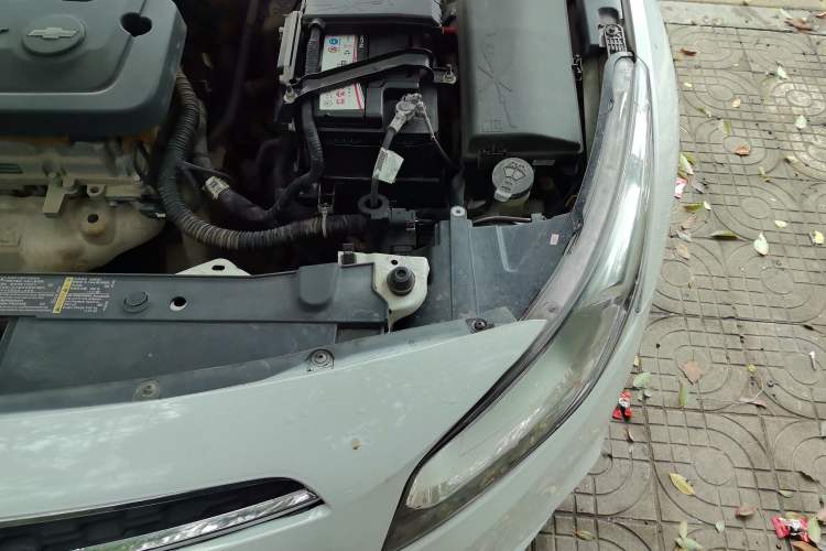 Used Chevrolet Cruze 2015 1.5L Classic SL MT Engine Bay Left