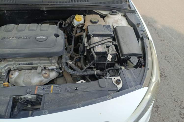 Used Chevrolet Cruze 2015 1.5L Classic SE MT Engine Bay Left