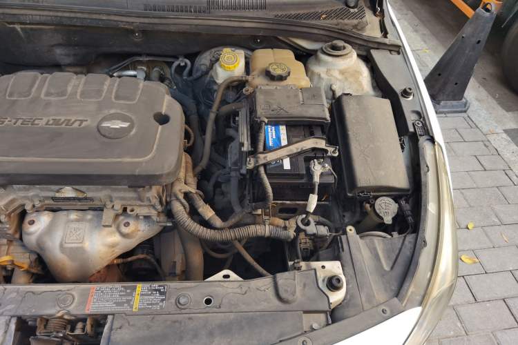 Used Chevrolet Cruze 2015 1.5L Classic SL MT Engine Bay Left