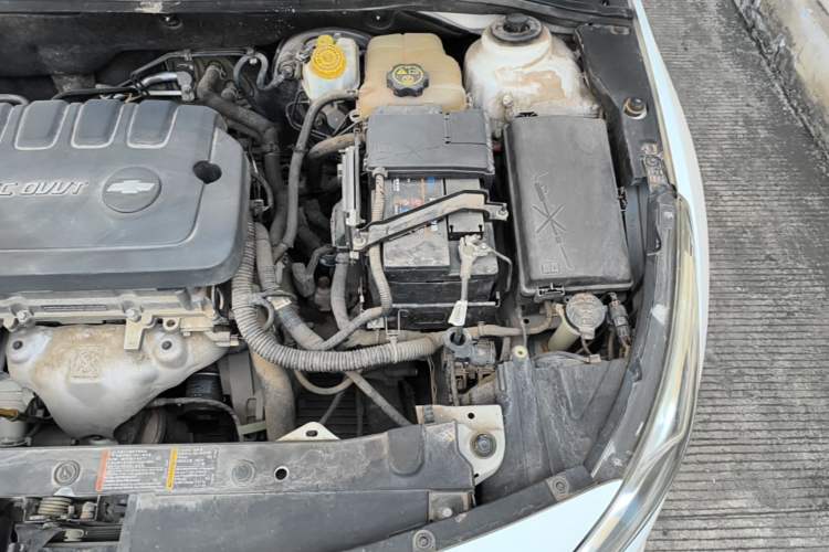Used Chevrolet Cruze 2015 1.5L Classic SL MT Engine Bay Left