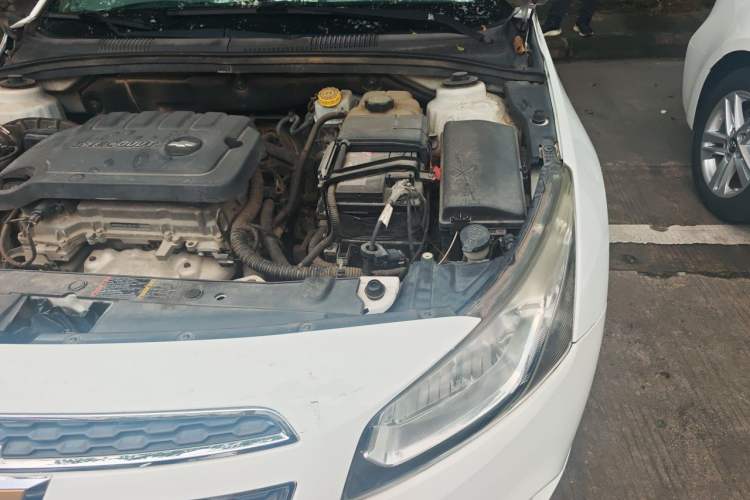 Used Chevrolet Cruze 2015 1.5L Classic SL MT Engine Bay Left