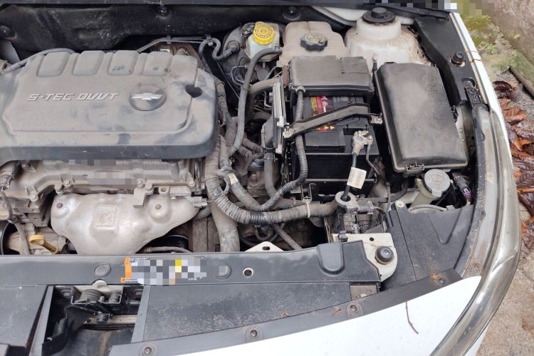 Used Chevrolet Cruze 2015 1.5L Classic SE MT Engine Bay Left