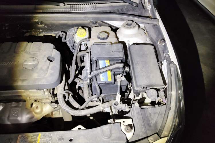 Used Chevrolet Cruze 2015 1.5L Classic SL MT Engine Bay Left