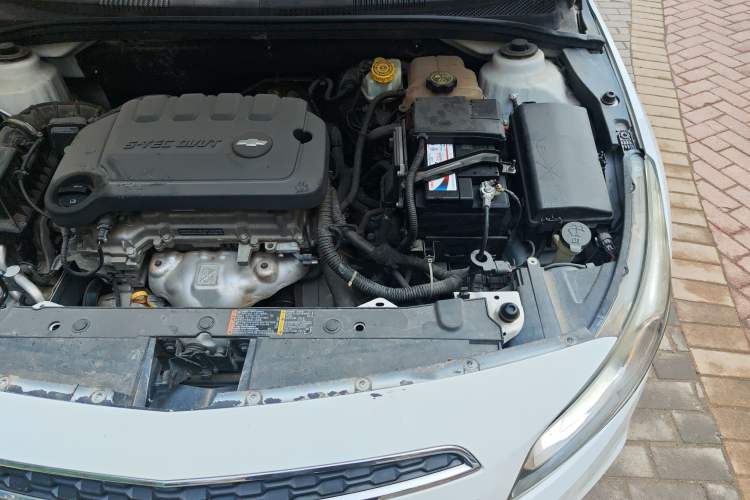 Used Chevrolet Cruze 2015 1.5L Classic SE MT Engine Bay Left