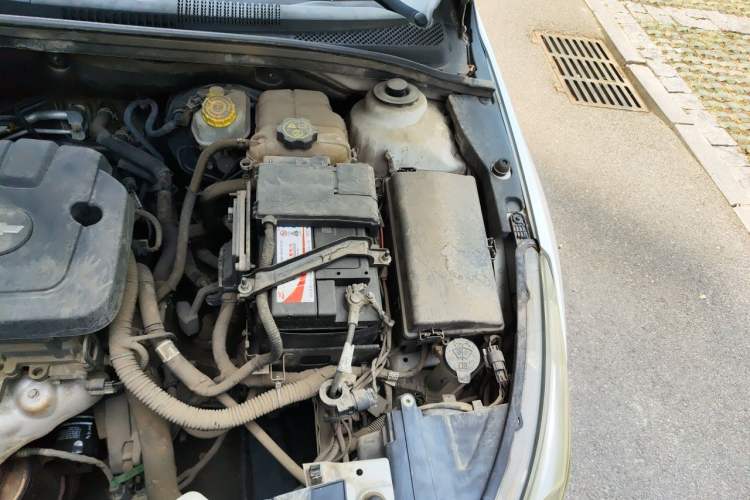 Used Chevrolet Cruze 2015 1.5L Classic SL MT Engine Bay Left