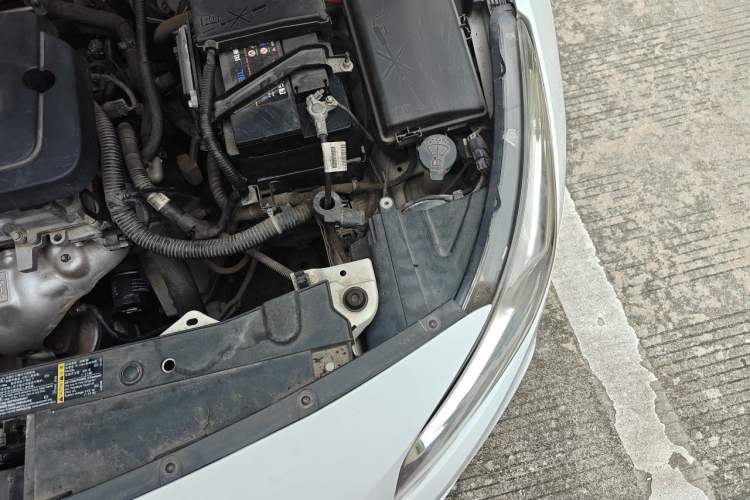 Used Chevrolet Cruze 2015 1.5L Classic SE MT Engine Bay Left