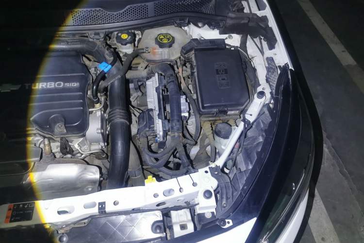 Used Chevrolet Cruze 2015 1.4T Manual Elite Edition Engine Bay Left