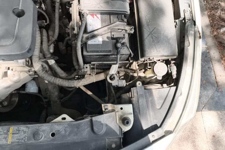 Used Chevrolet Cruze 2015 1.5L Classic SE MT Engine Bay Left