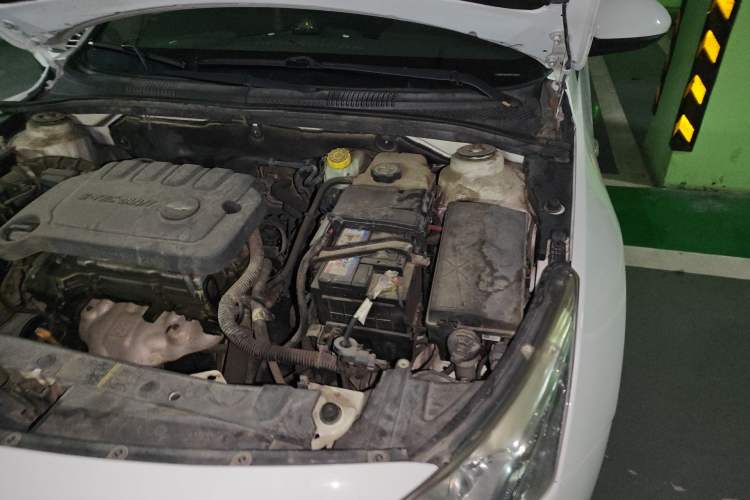Used Chevrolet Cruze 2015 1.5L Classic SL MT Engine Bay Left