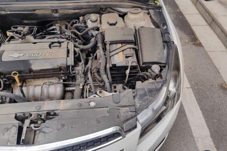 Used Chevrolet Cruze 2015 Hatchback 1.6L Automatic Comfort Edition Engine Bay Left