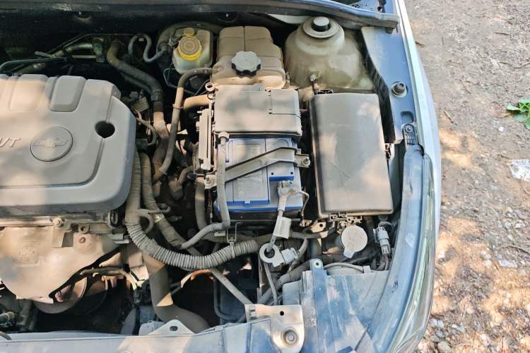 Used Chevrolet Cruze 2015 1.5L Classic SL MT Engine Bay Left