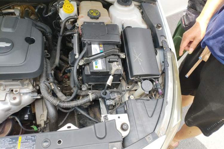 Used Chevrolet Cruze 2015 1.5L Classic SE MT Engine Bay Left