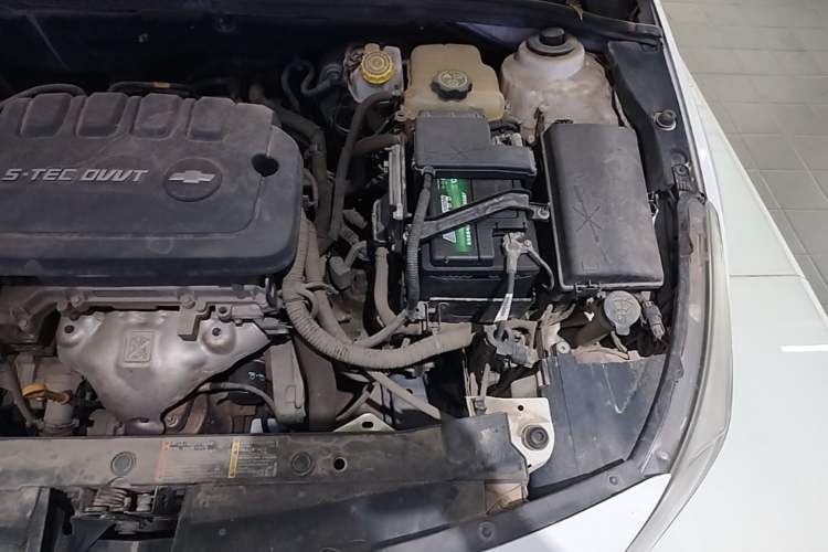 Used Chevrolet Cruze 2015 1.5L Classic SE MT Engine Bay Left