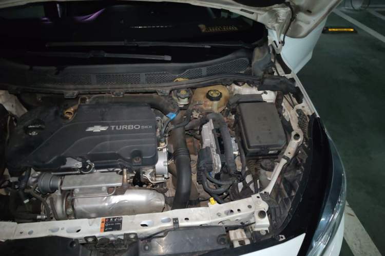 Used Chevrolet Cruze 2015 1.4T Manual Elite Edition Engine Bay Left