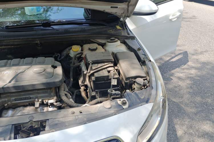 Used Chevrolet Cruze 2015 1.5L Classic SE MT Engine Bay Left
