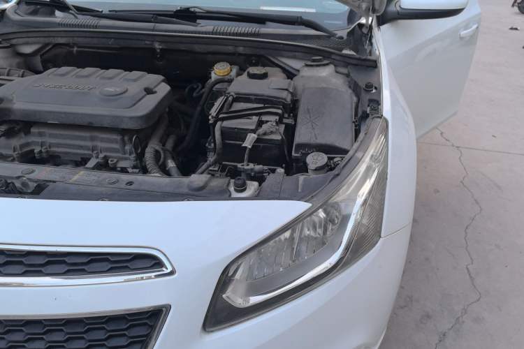 Used Chevrolet Cruze 2015 1.5L Classic SE MT Engine Bay Left