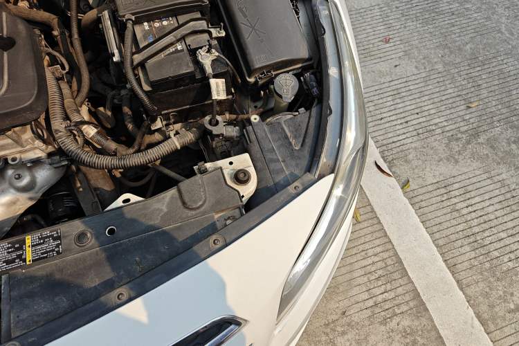 Used Chevrolet Cruze 2015 1.5L Classic SE MT Engine Bay Left