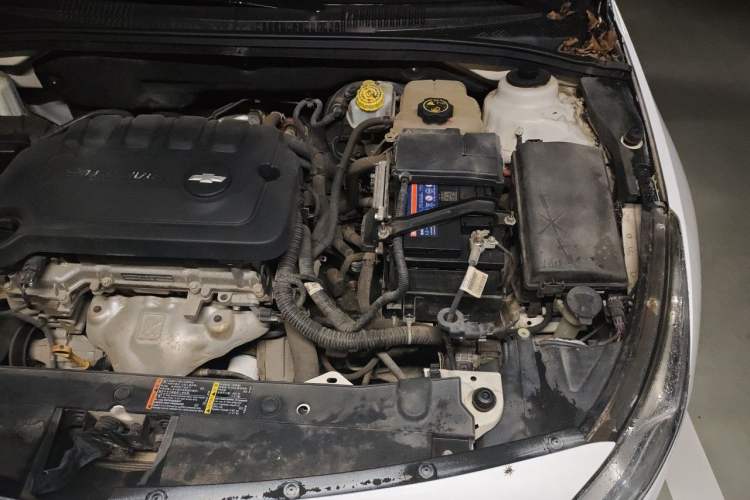 Used Chevrolet Cruze 2015 1.5L Classic SE MT Engine Bay Left