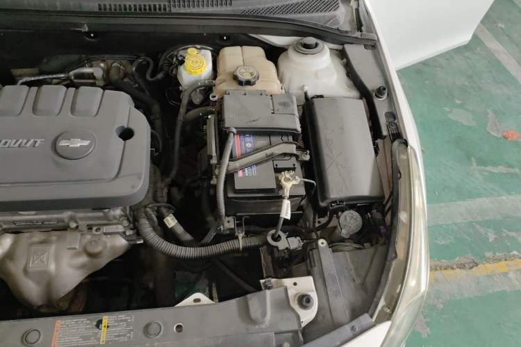 Used Chevrolet Cruze 2015 1.5L Classic SL MT Engine Bay Left