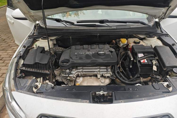 Used Chevrolet Cruze 2015 1.5L Classic SE AT Engine Bay
