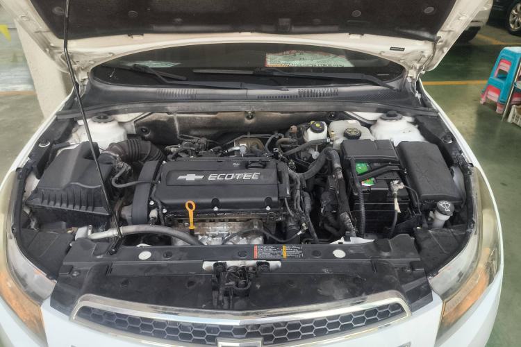 Used Chevrolet Cruze 2015 Hatchback 1.6L Automatic Comfort Edition Engine Bay