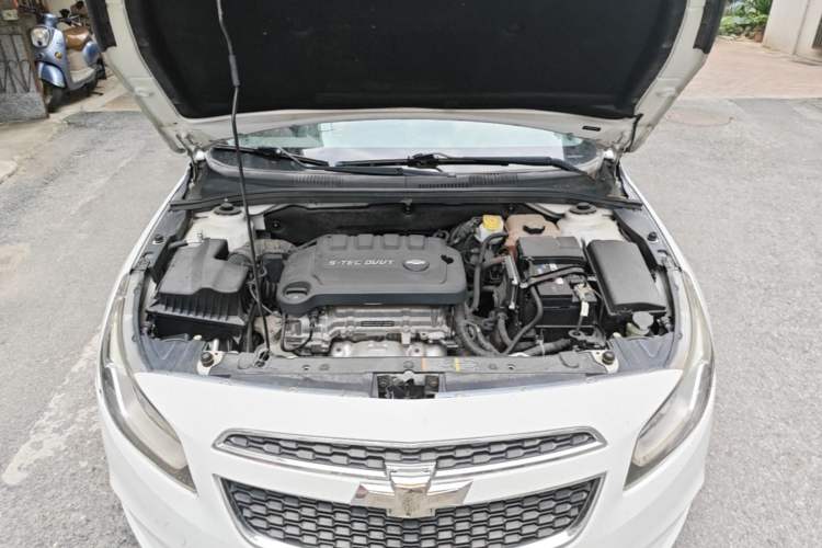 Used Chevrolet Cruze 2015 1.5L Classic SL MT Engine Bay