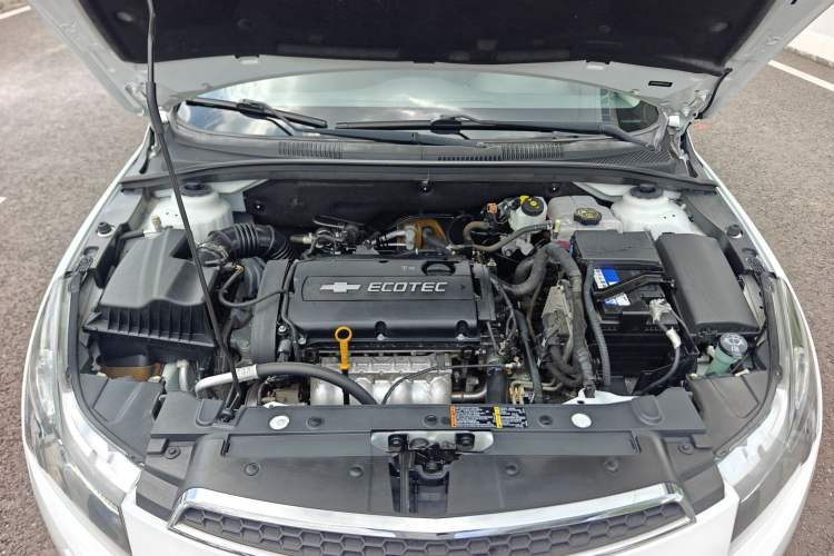 Used Chevrolet Cruze 2015 Hatchback 1.6L Automatic Comfort Edition Engine Bay