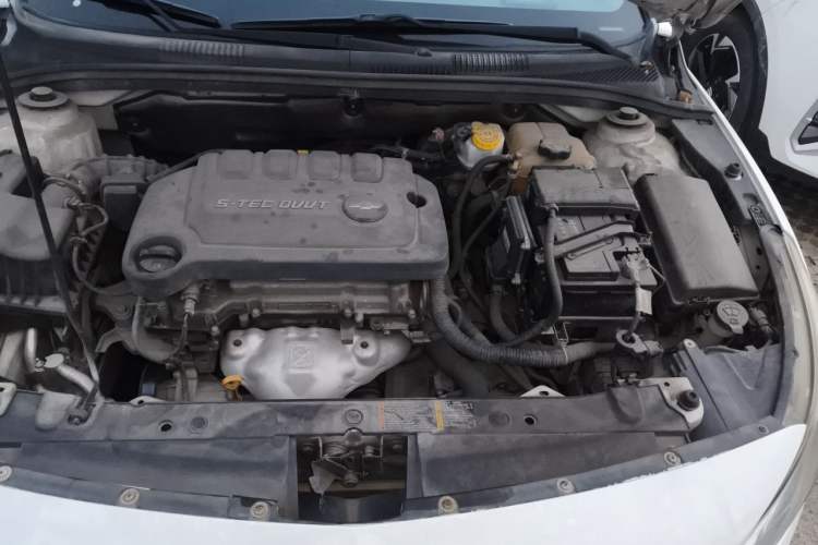 Used Chevrolet Cruze 2015 1.5L Classic SE AT Engine Bay