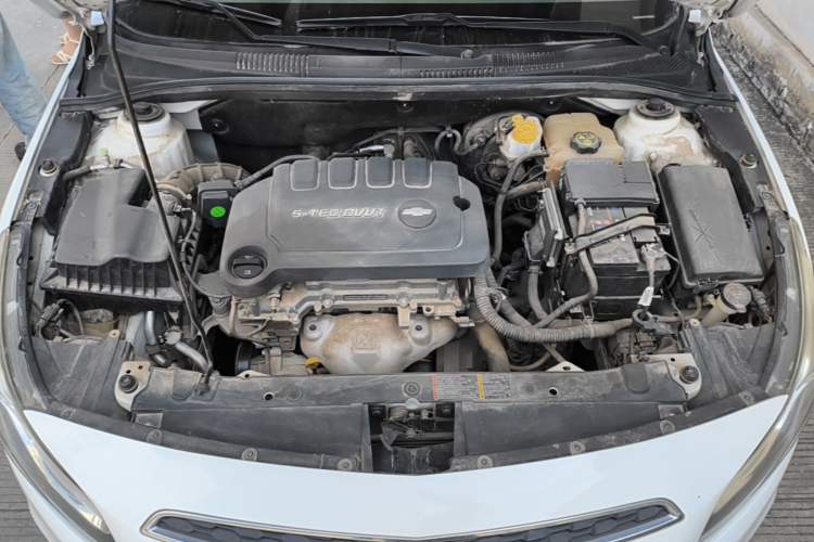 Used Chevrolet Cruze 2015 1.5L Classic SL MT Engine Bay