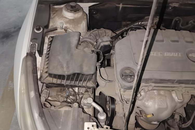 Used Chevrolet Cruze 2015 1.5L Classic SL MT Engine Bay Right