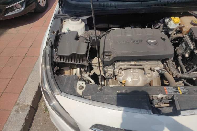 Used Chevrolet Cruze 2015 1.5L Classic SE MT Engine Bay Right