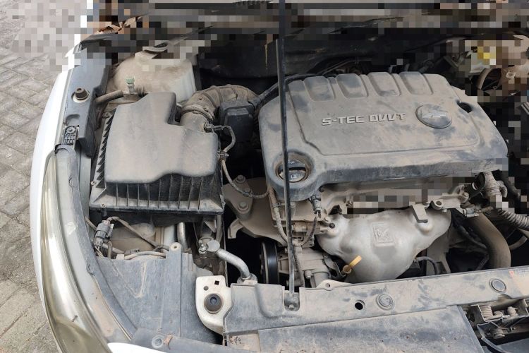 Used Chevrolet Cruze 2015 1.5L Classic SE MT Engine Bay Right