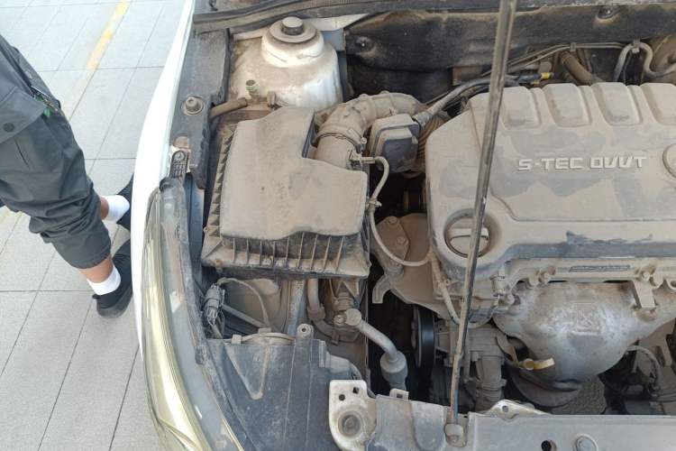 Used Chevrolet Cruze 2015 1.5L Classic SL MT Engine Bay Right