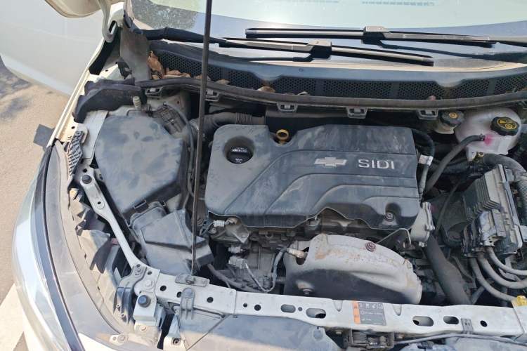 Used Chevrolet Cruze 2015 1.5L Automatic Fashion Navigation Edition Engine Bay Right
