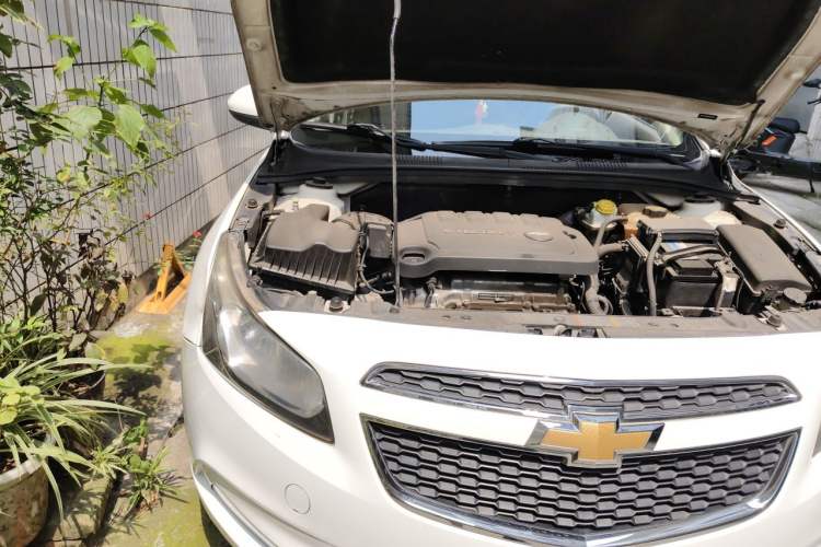 Used Chevrolet Cruze 2015 1.5L Classic SE MT Engine Bay Right
