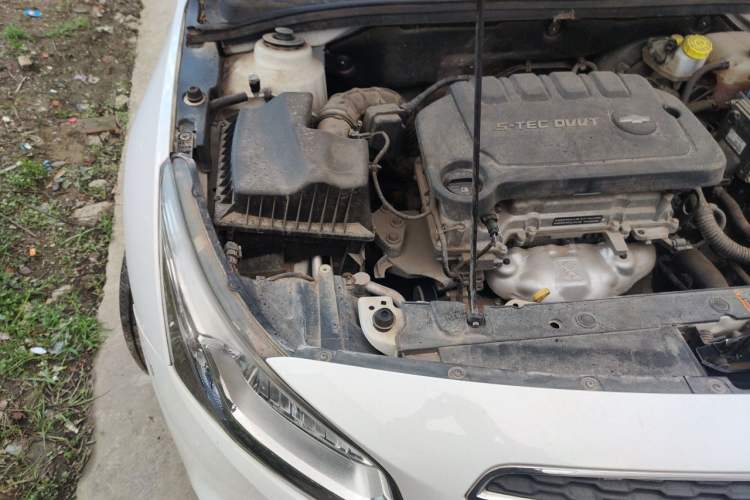 Used Chevrolet Cruze 2015 1.5L Classic SE MT Engine Bay Right