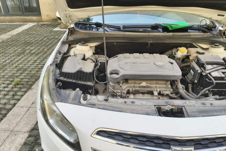 Used Chevrolet Cruze 2015 1.5L Classic SE MT Engine Bay Right