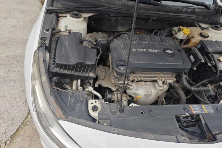 Used Chevrolet Cruze 2015 1.5L Classic SE MT Engine Bay Right