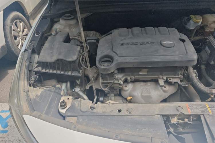 Used Chevrolet Cruze 2015 1.5L Classic SE MT Engine Bay Right