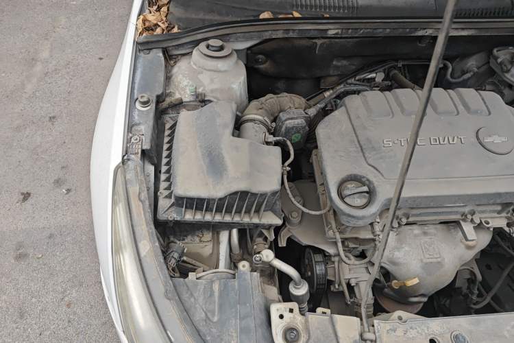 Used Chevrolet Cruze 2015 1.5L Classic SL MT Engine Bay Right