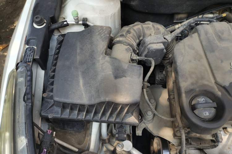 Used Chevrolet Cruze 2015 1.5L Classic SL MT Engine Bay Right