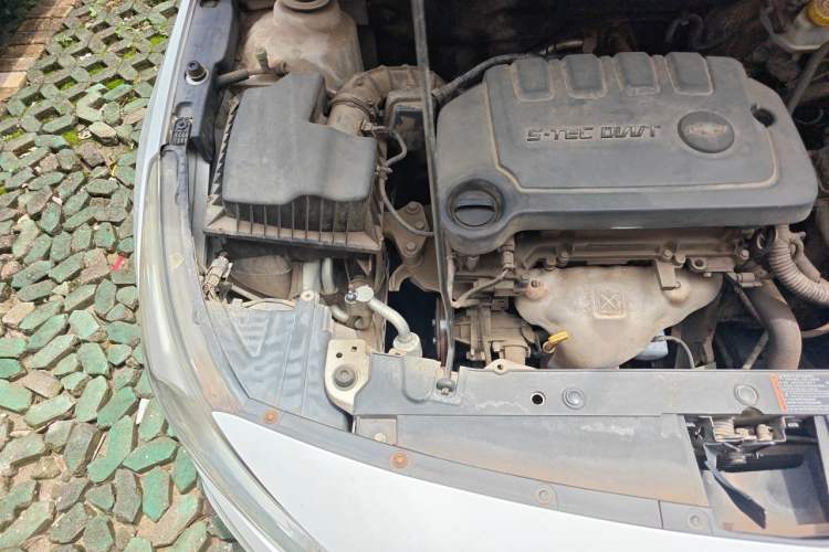 Used Chevrolet Cruze 2015 1.5L Classic SE MT Engine Bay Right