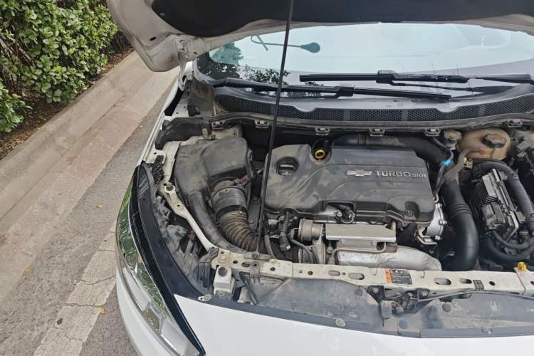 Used Chevrolet Cruze 2015 1.4T DCG Luxury Edition Engine Bay Right