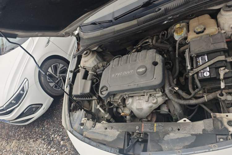 Used Chevrolet Cruze 2015 1.5L Classic SL MT Engine Bay Right
