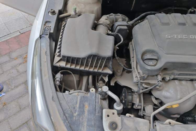 Used Chevrolet Cruze 2015 1.5L Classic SL MT Engine Bay Right