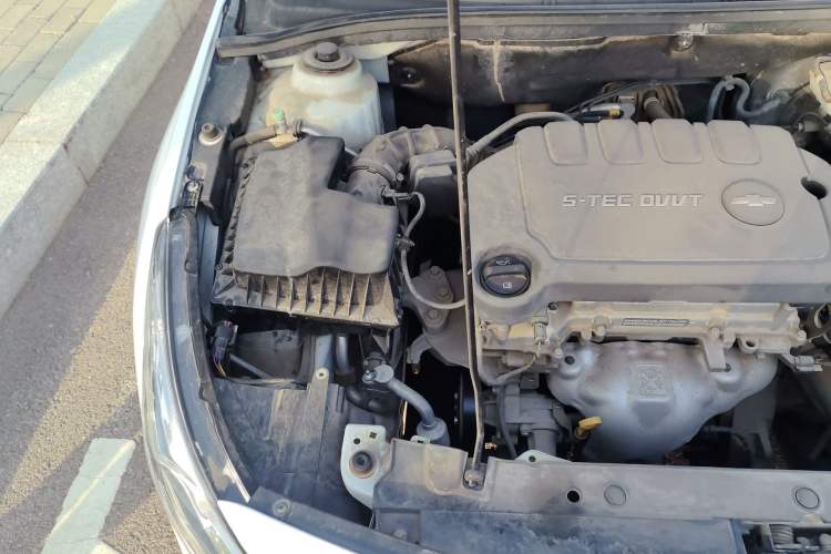 Used Chevrolet Cruze 2015 1.5L Classic SE MT Engine Bay Right