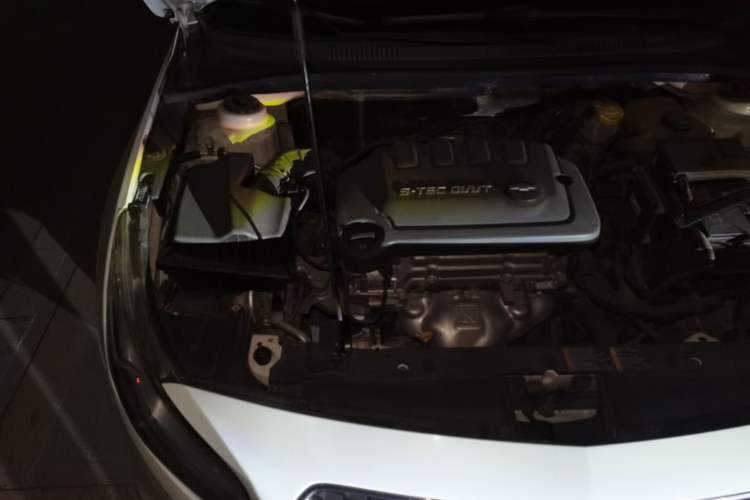 Used Chevrolet Cruze 2015 1.5L Classic SL MT Engine Bay Right