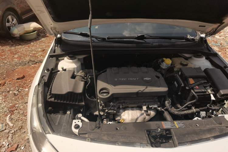 Used Chevrolet Cruze 2015 1.5L Classic SE MT Engine Bay Right